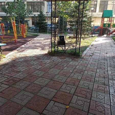 879 Apartment In Bishkek Ngoại thất bức ảnh