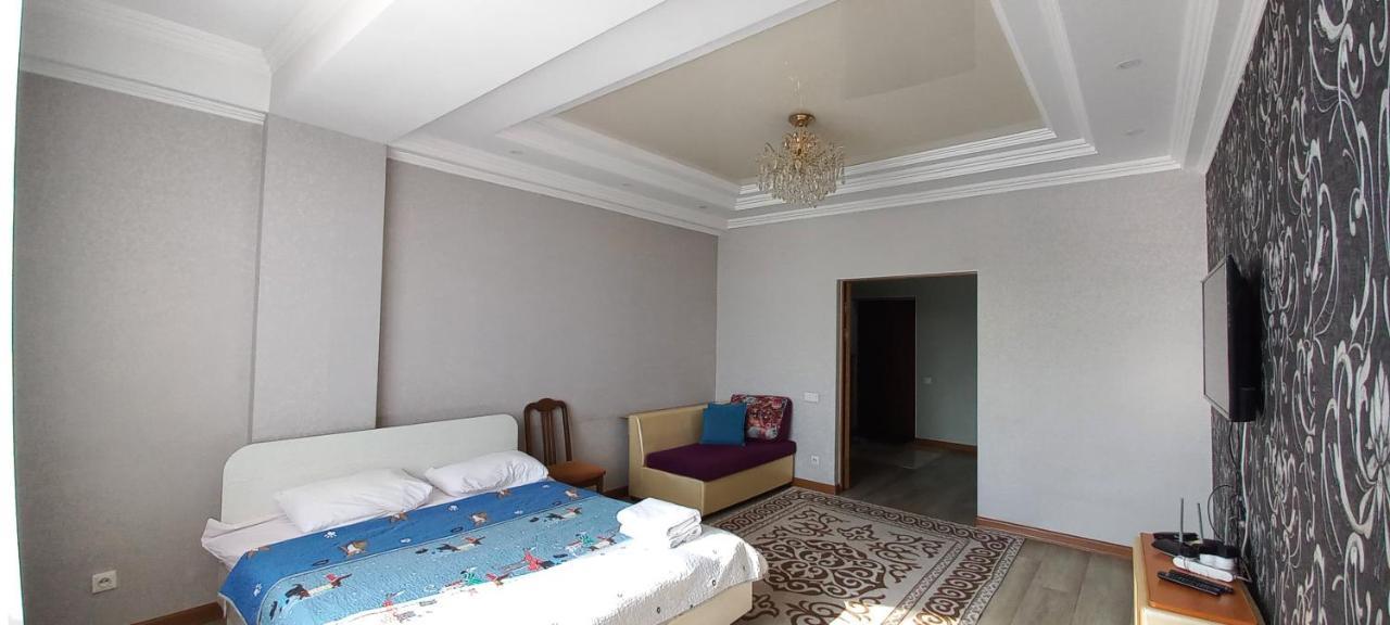 879 Apartment In Bishkek Ngoại thất bức ảnh